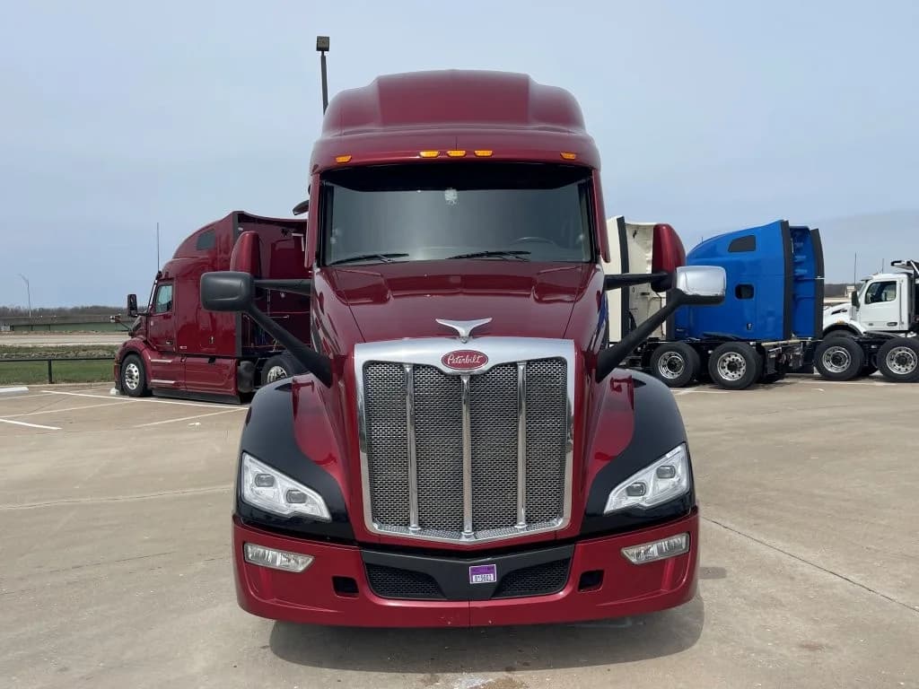 2023 Peterbilt 579 in Springfield, MO — photo 8