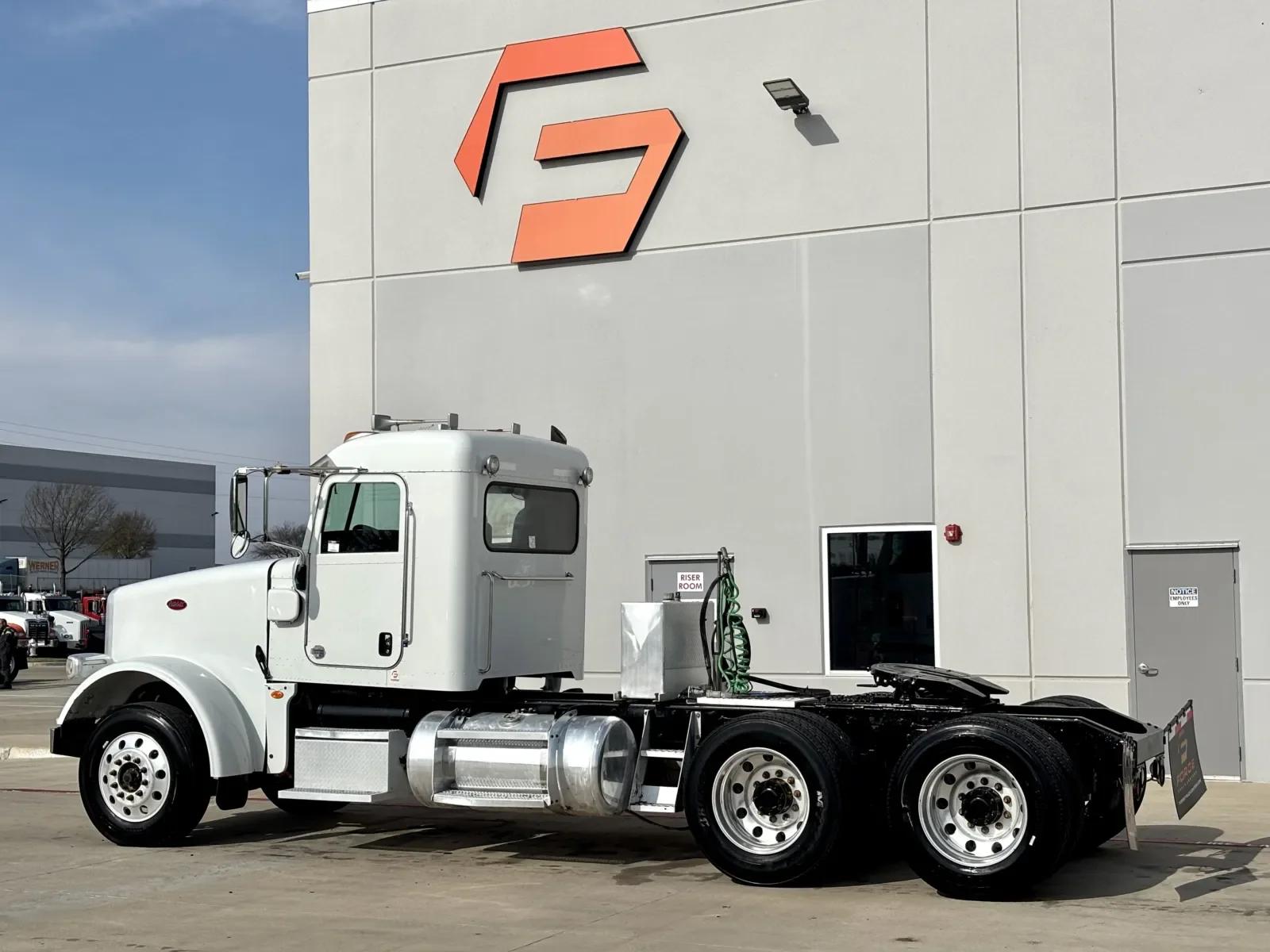 2015 Peterbilt 367 in Hutchins, TX — photo 6