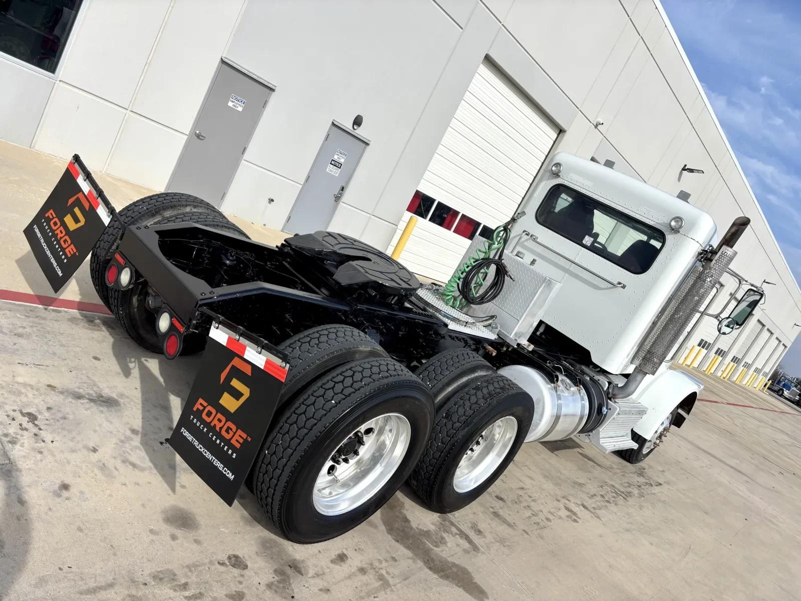 2015 Peterbilt 367 in Hutchins, TX — photo 11