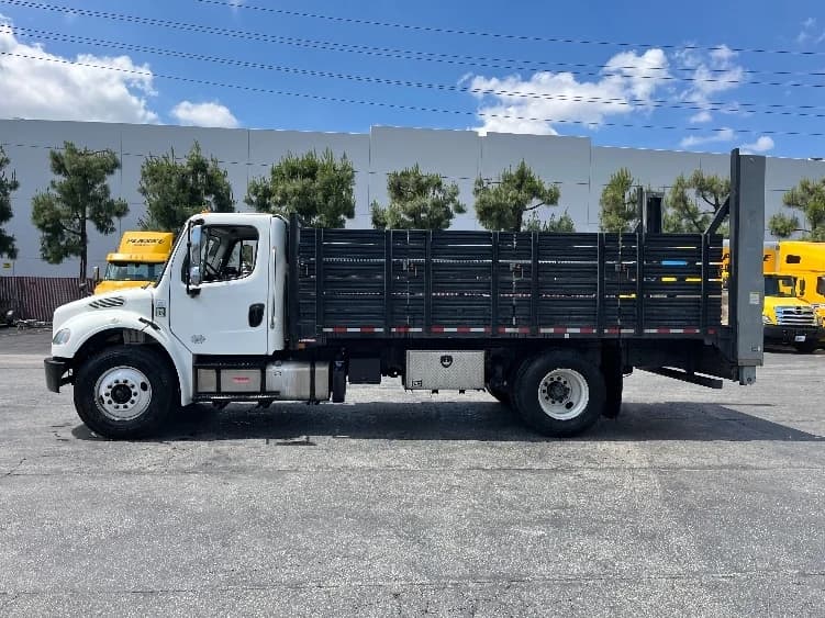 2019 Freightliner M2 106 in Torrance, CA — photo 4
