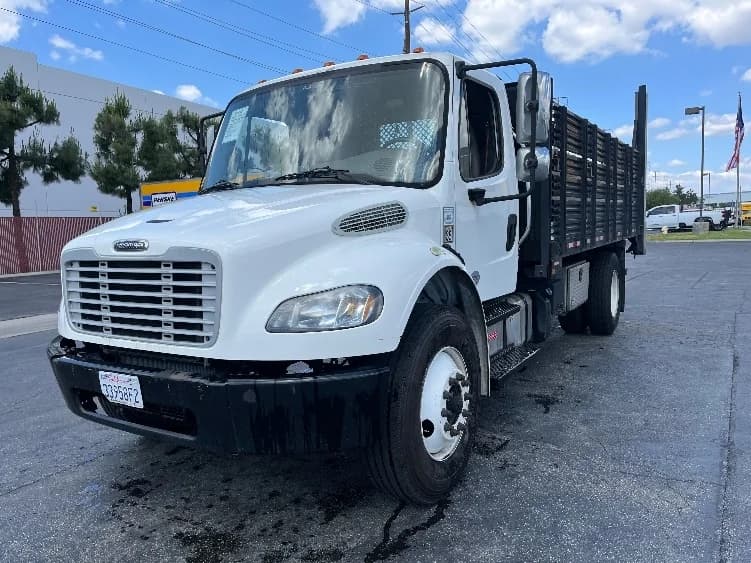 2019 Freightliner M2 106 in Torrance, CA — photo 3