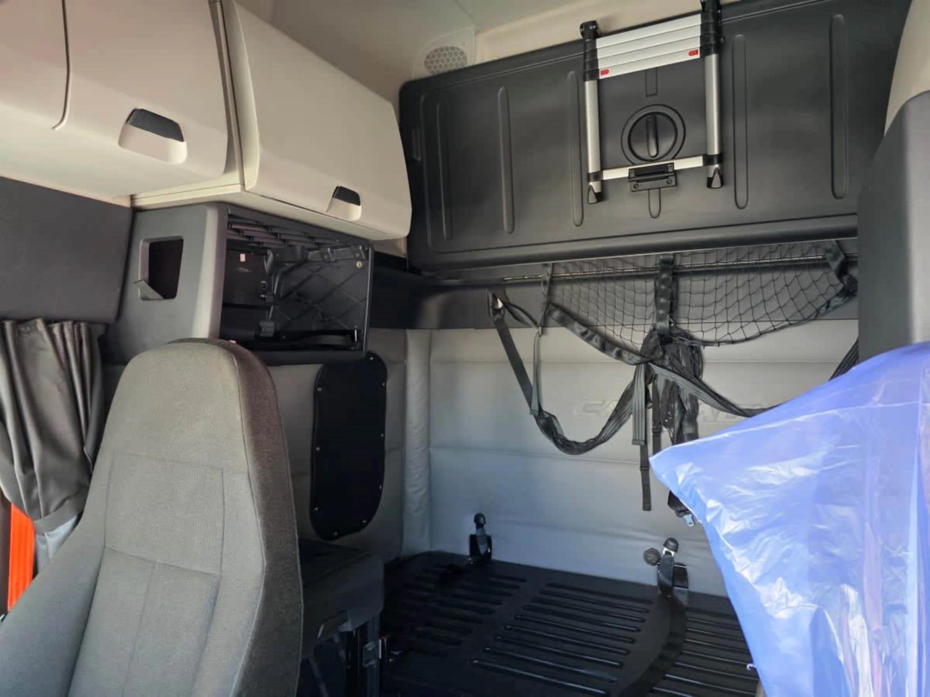 2020 Freightliner Cascadia — photo 6