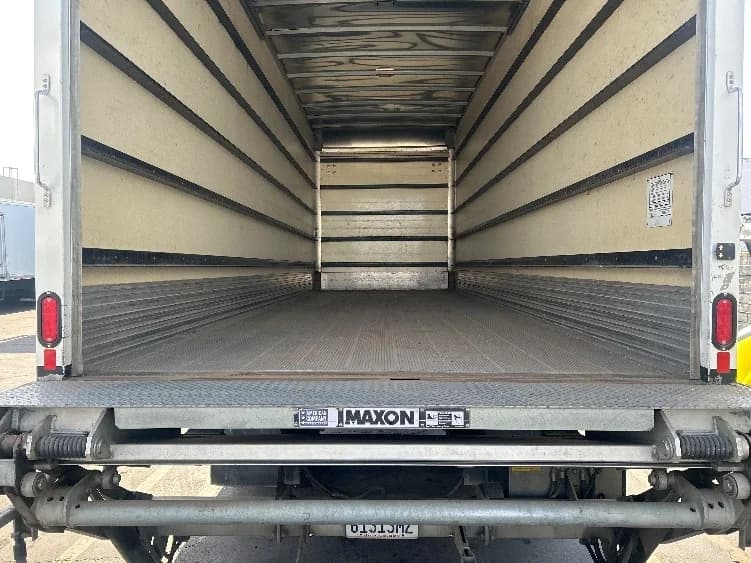 2019 Hino 268 in Fontana, CA — photo 10