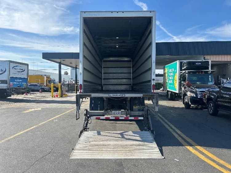 2019 Hino 268 in Fontana, CA — photo 9