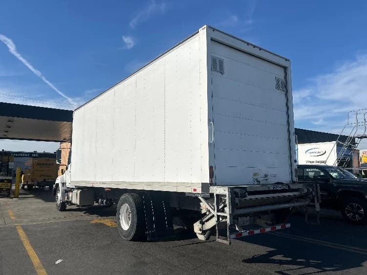 2019 Hino 268 in Fontana, CA — photo 6