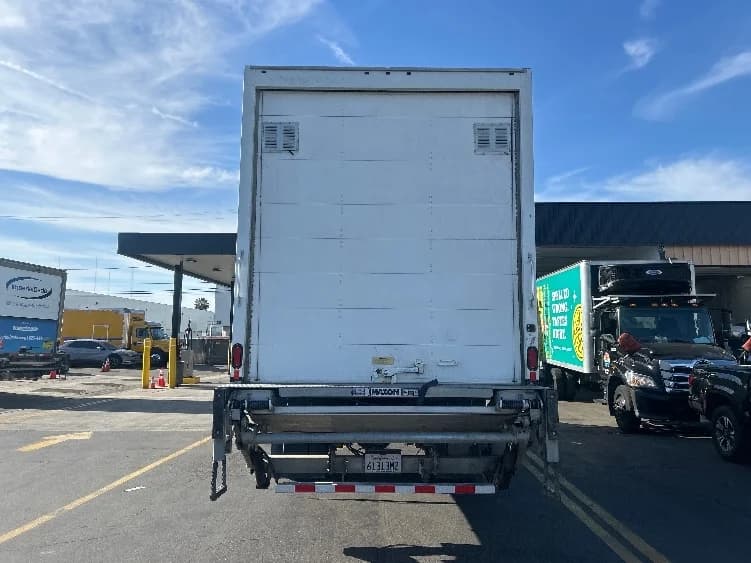 2019 Hino 268 in Fontana, CA — photo 7
