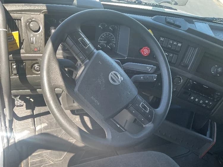 2022 Volvo VNL 760 in North Las Vegas, NV — photo 10