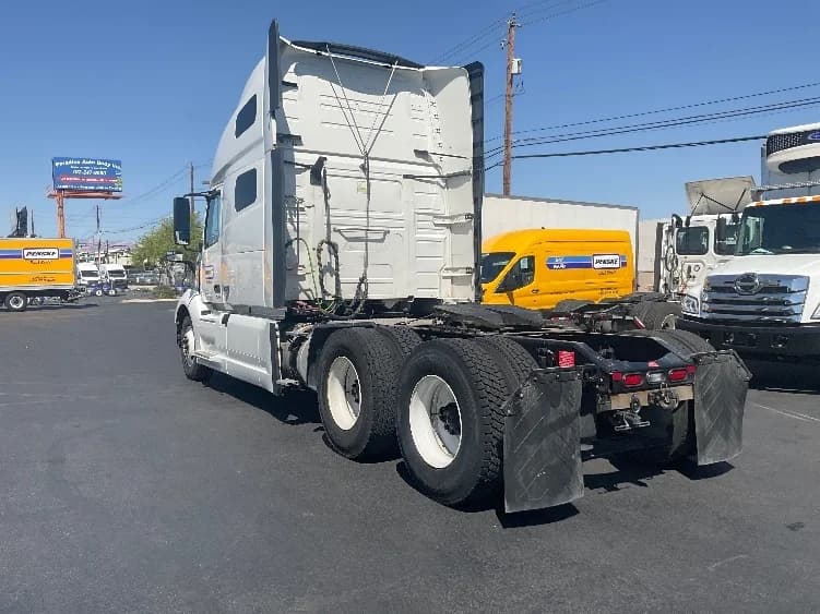 2022 Volvo VNL 760 in North Las Vegas, NV — photo 5