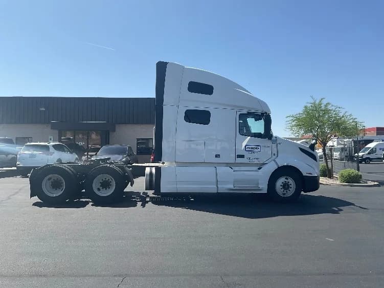 2022 Volvo VNL 760 in North Las Vegas, NV — photo 8
