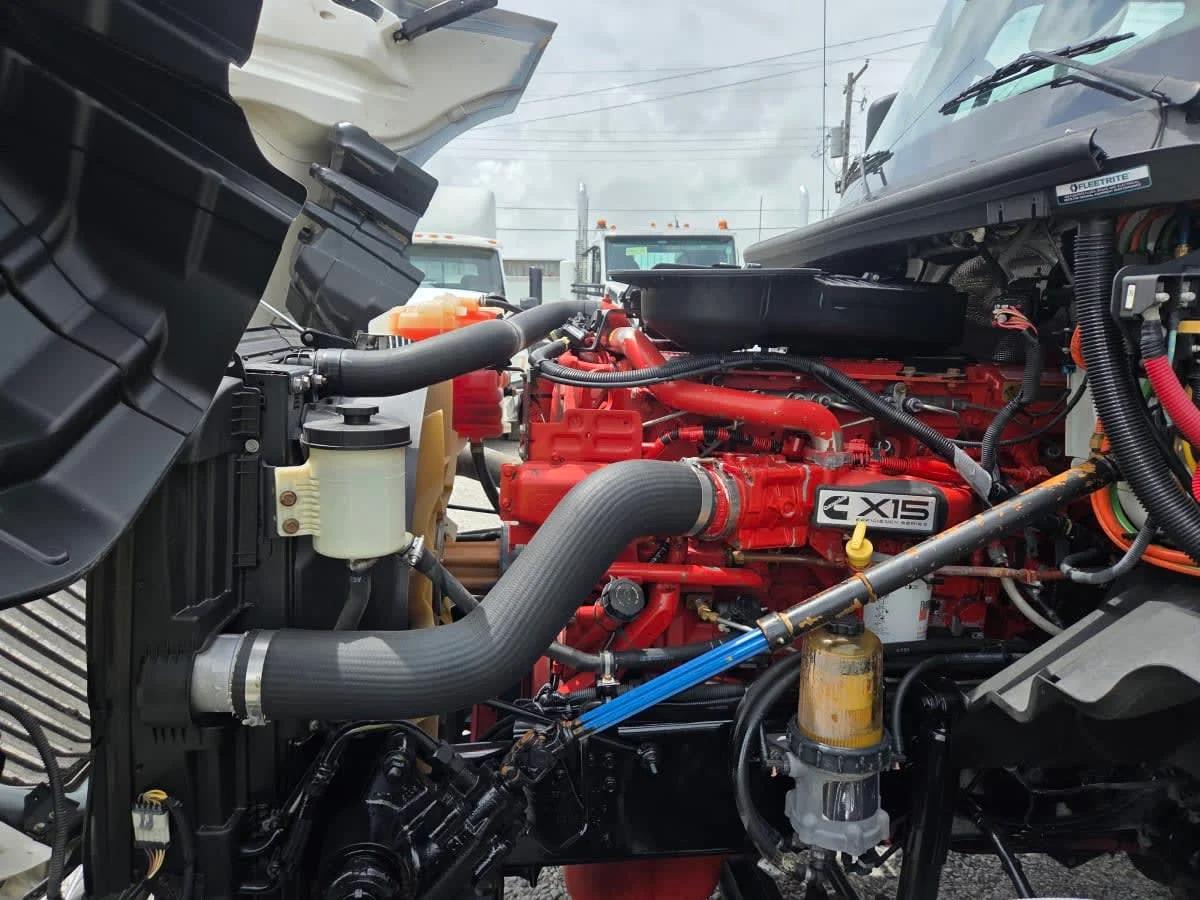 2019 International LT in St. Rose, LA — photo 8