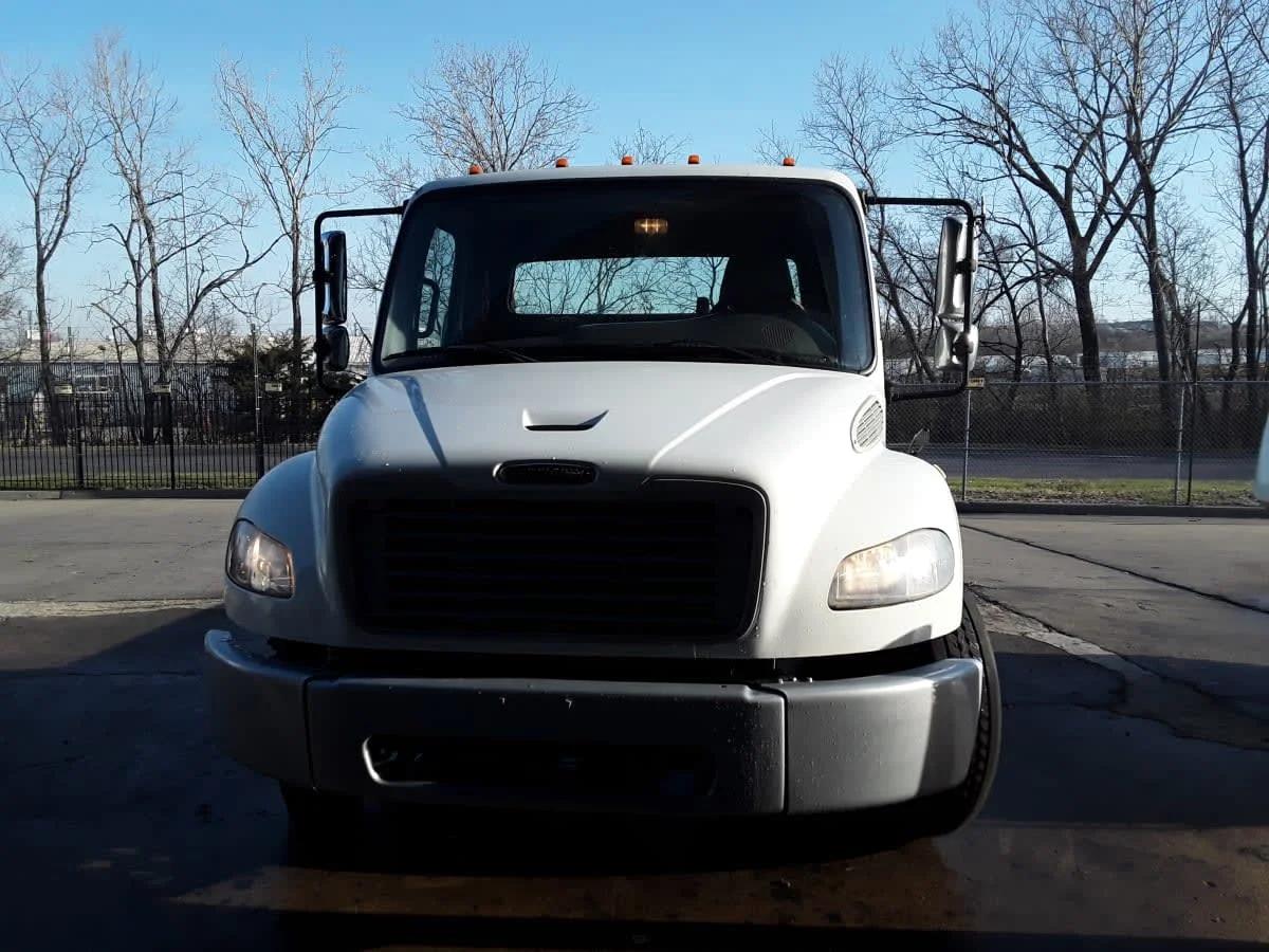 2020 Freightliner M2 106 in Kansas City, MO — photo 2