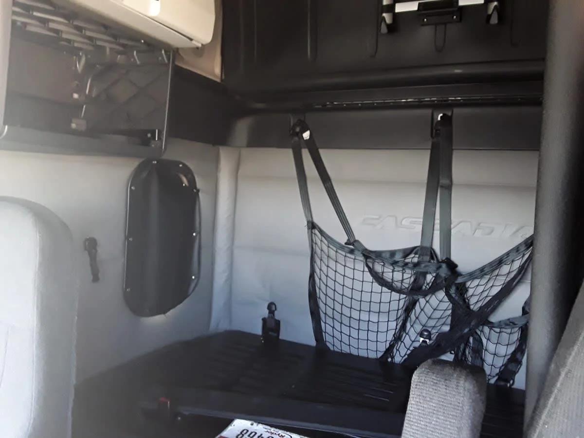 2020 Freightliner Cascadia in Dallas, TX — photo 8