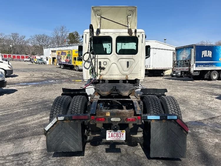 2019 Freightliner Cascadia in Auburn, MA — photo 6