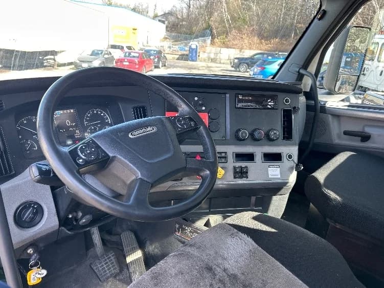2019 Freightliner Cascadia in Auburn, MA — photo 10