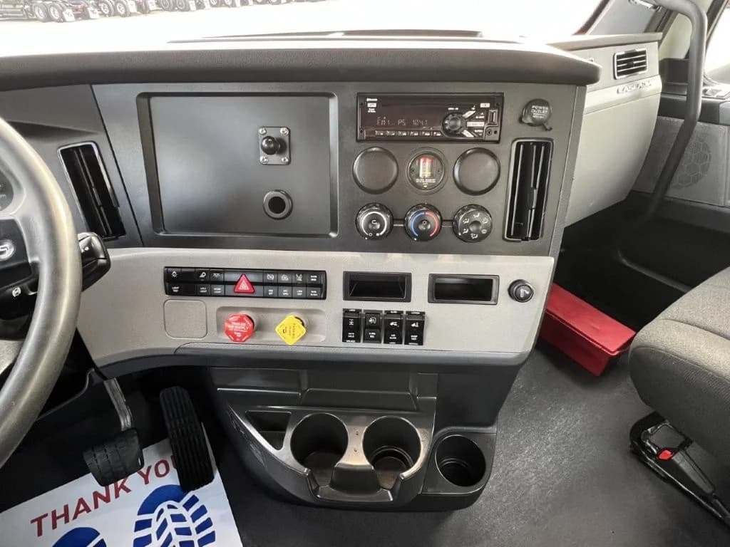 2021 Freightliner Cascadia in Portland, OR — photo 9