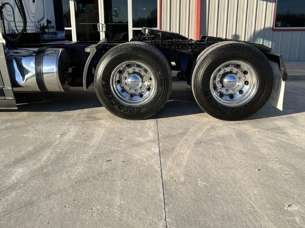 2021 Freightliner Cascadia in Portland, OR — photo 7