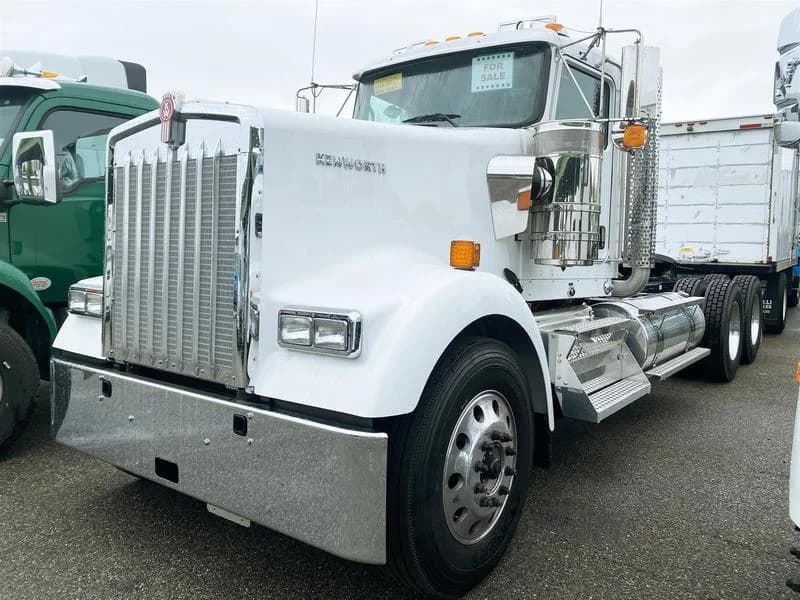 2025 Kenworth W900