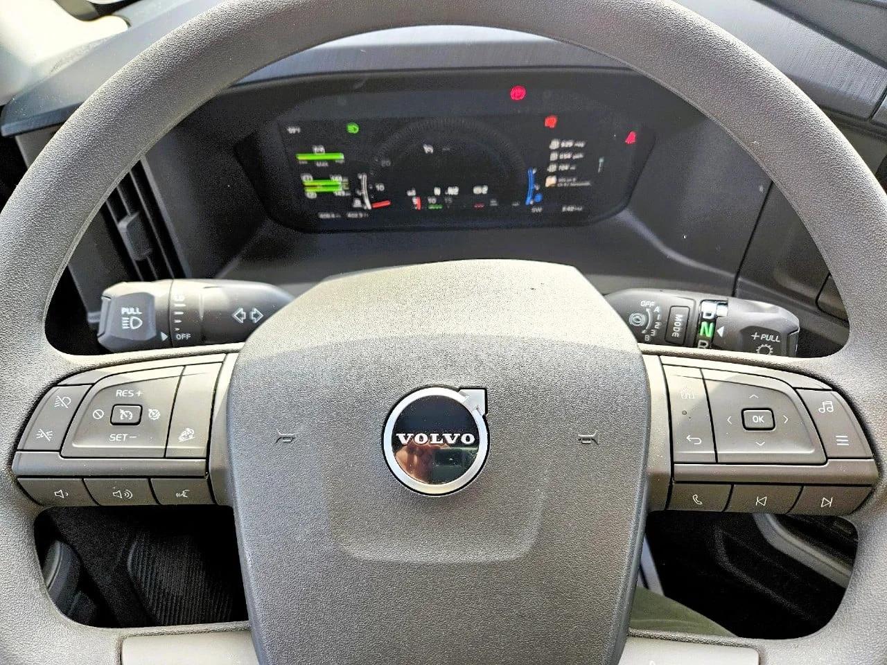 2026 Volvo VNL 860 in Altoona, PA — photo 5