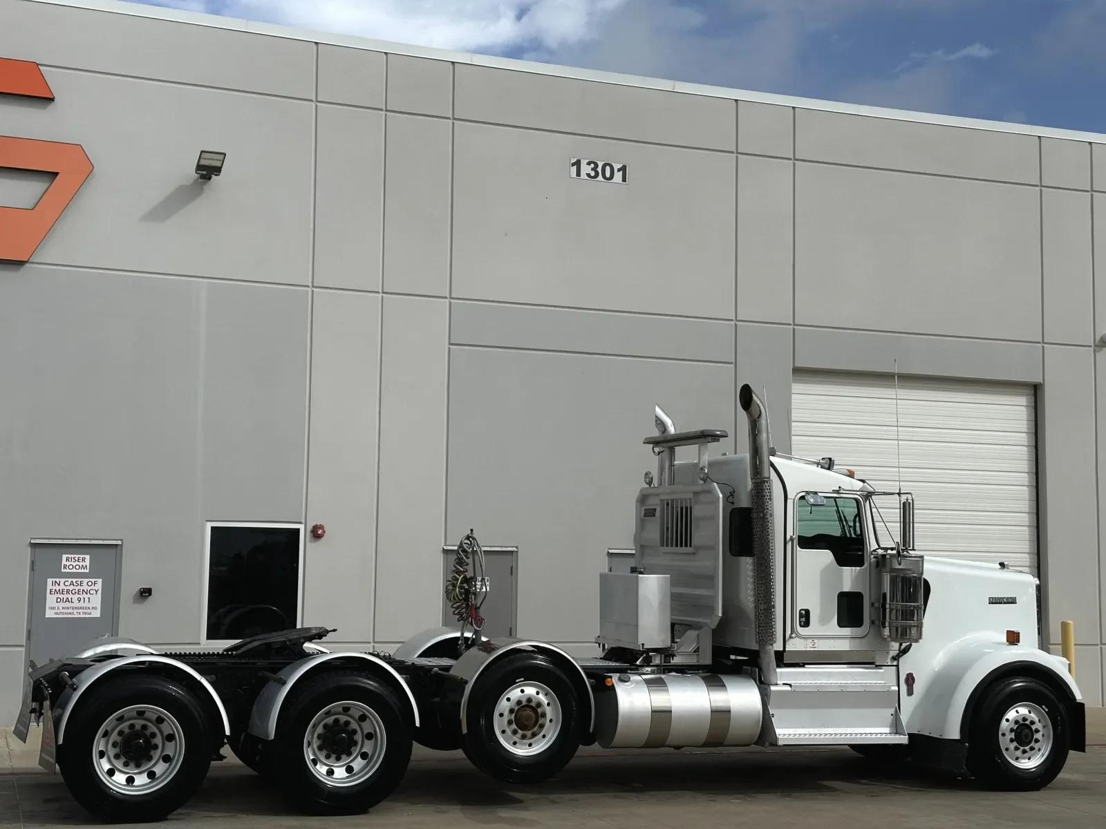 2017 Kenworth W900 in Hutchins, TX — photo 5