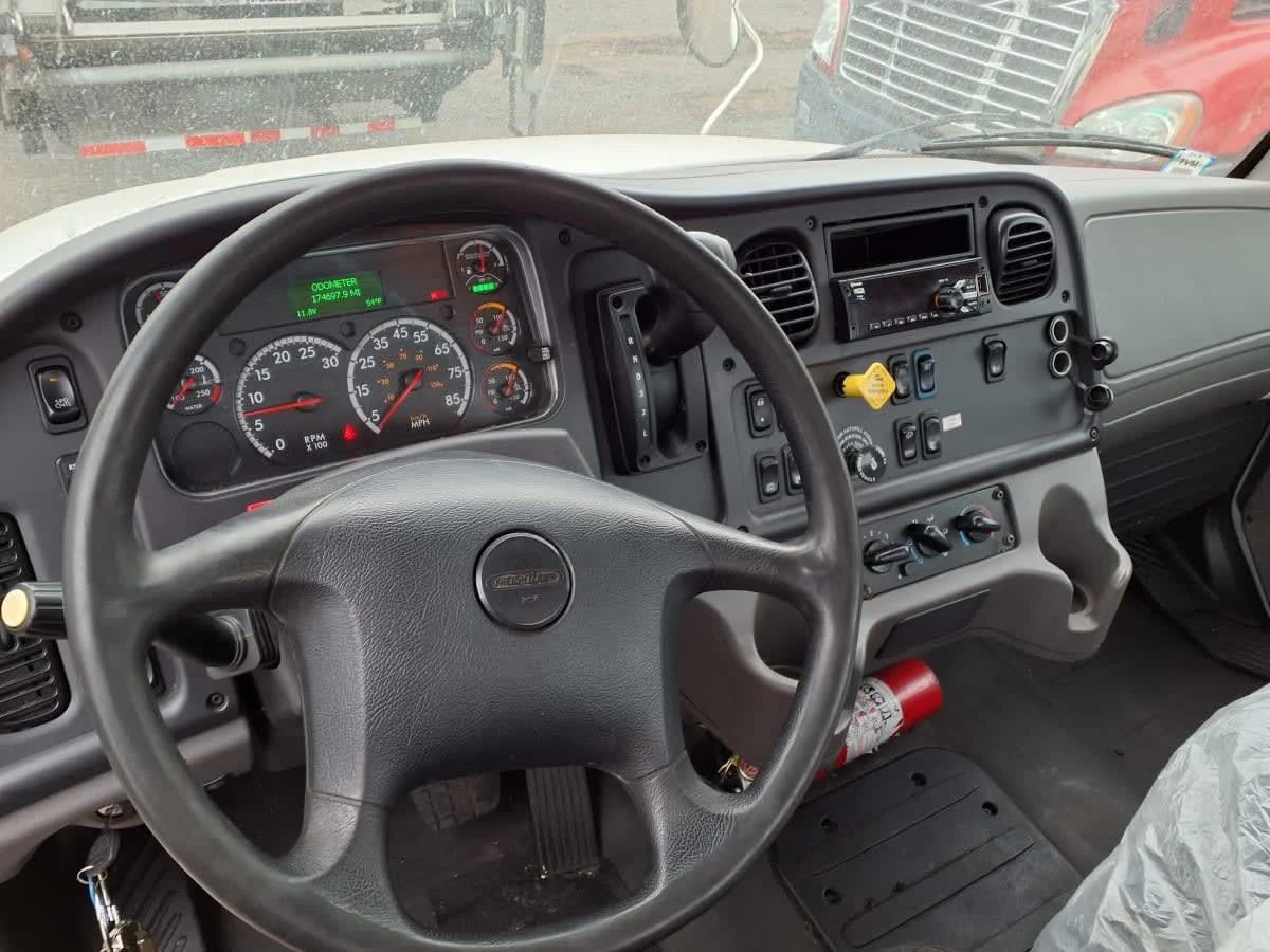 2019 Freightliner M2 106 in Kearny, NJ — photo 10