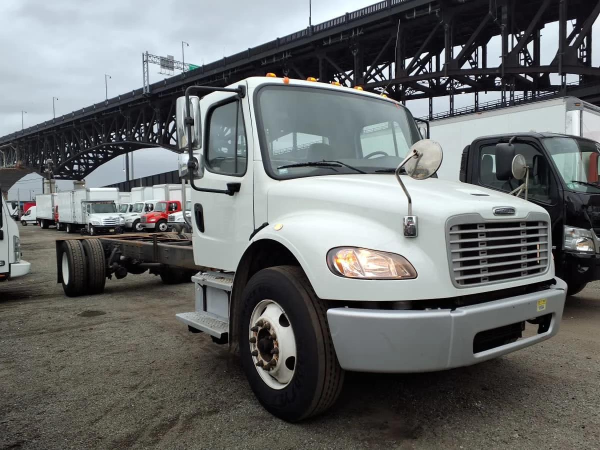 2019 Freightliner M2 106 in Kearny, NJ — photo 3