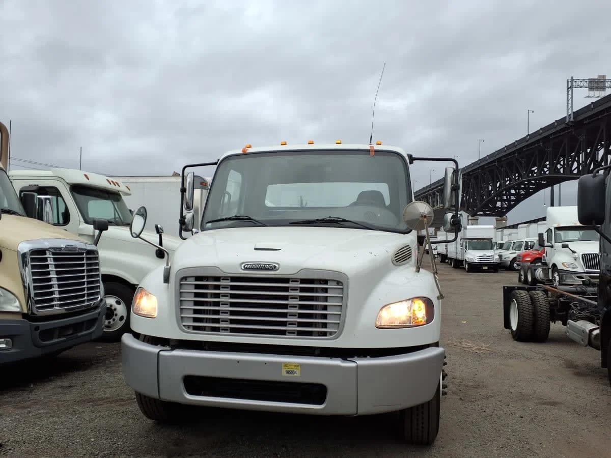 2019 Freightliner M2 106
