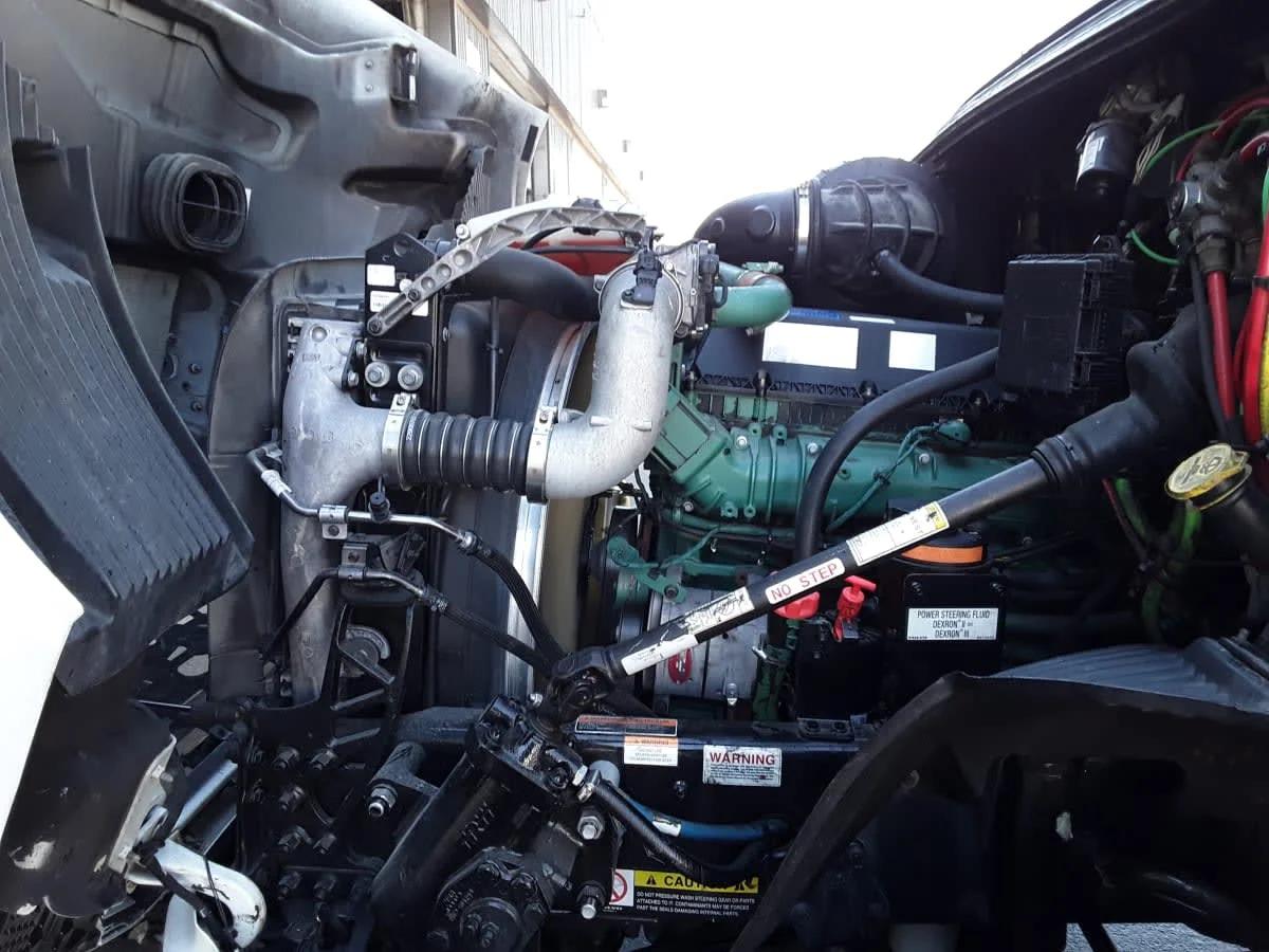 2020 Volvo VNR 640 in Kansas City, MO — photo 9