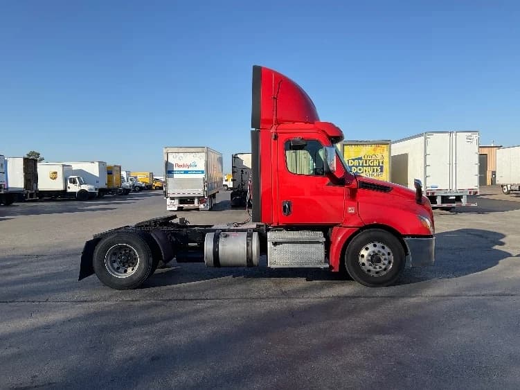 2019 Freightliner Cascadia in Oklahoma City, OK — photo 8
