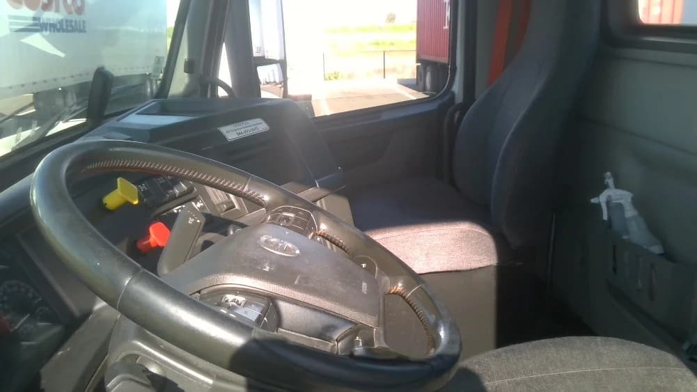 2021 Volvo VNR 640 in Stockton, CA — photo 10