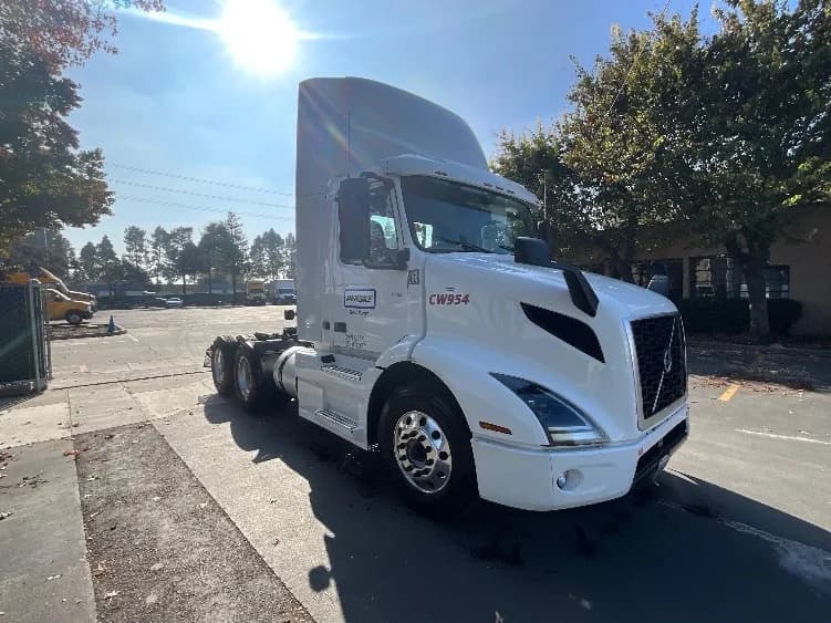 2020 Volvo VNR 640