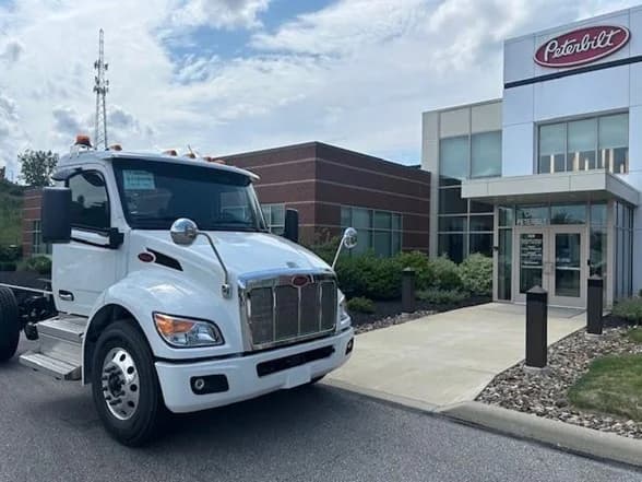 2025 Peterbilt 536 in Broadview Hts, OH — photo 3