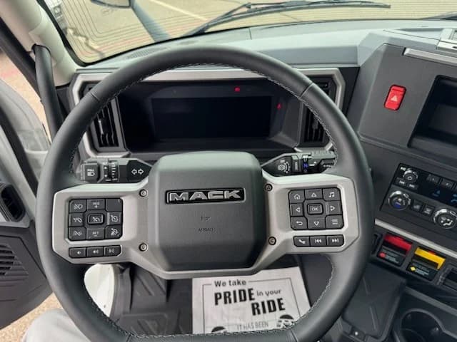 2027 Mack Anthem in Albuquerque, NM — photo 17