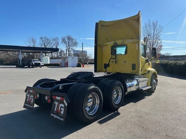 2021 Peterbilt 579 in Charlotte, NC — photo 4