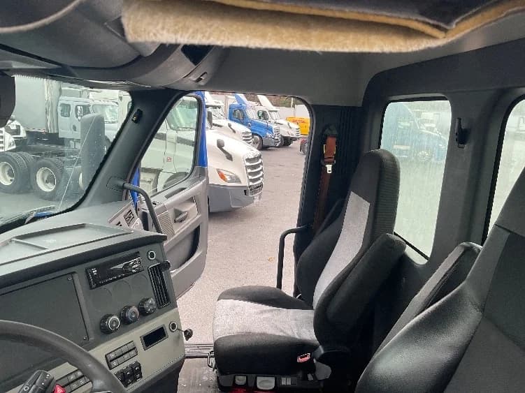 2019 Freightliner Cascadia in Capitol Heights, MD — photo 10