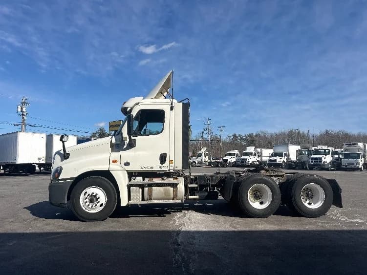 2018 Freightliner Cascadia in Londonderry, NH — photo 4