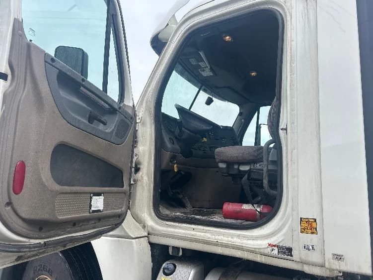 2018 Freightliner Cascadia in Londonderry, NH — photo 9