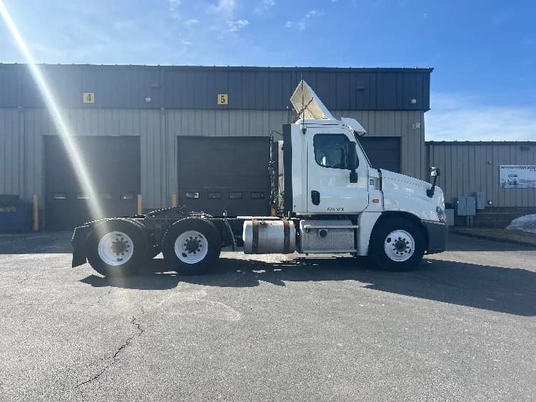 2018 Freightliner Cascadia in Londonderry, NH — photo 8