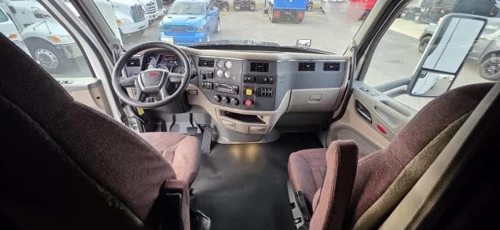 2022 Peterbilt 579 in Jacksonville, FL — photo 19
