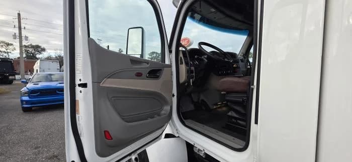 2022 Peterbilt 579 in Jacksonville, FL — photo 10