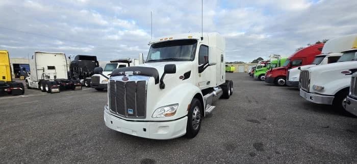 2022 Peterbilt 579 in Jacksonville, FL — photo 2