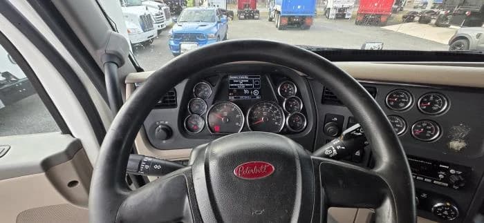 2022 Peterbilt 579 in Jacksonville, FL — photo 22