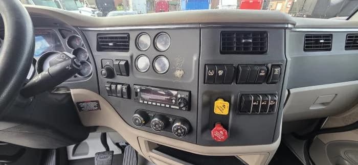 2022 Peterbilt 579 in Jacksonville, FL — photo 21