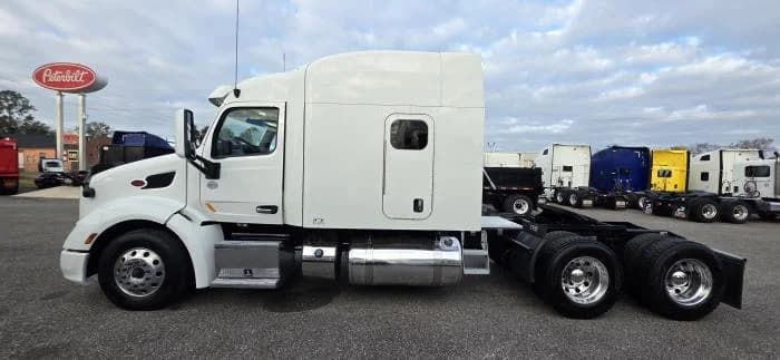 2022 Peterbilt 579 in Jacksonville, FL — photo 3