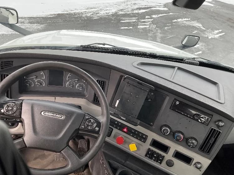 2018 Freightliner Cascadia in Albany, NY — photo 10
