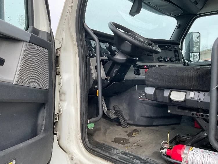 2018 Freightliner Cascadia in Albany, NY — photo 9