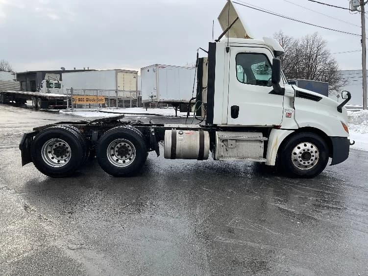 2018 Freightliner Cascadia in Albany, NY — photo 8