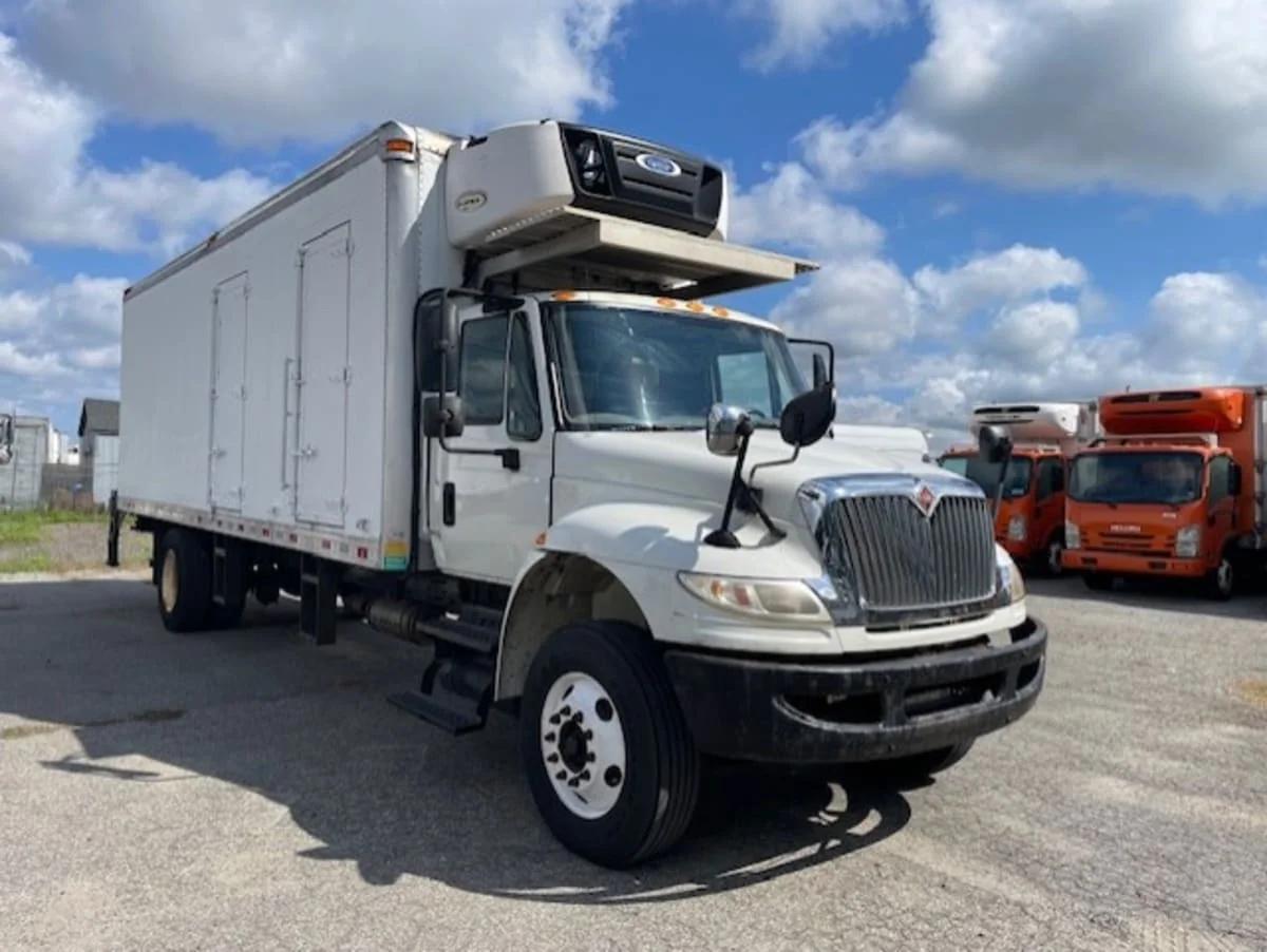 2016 International 4300 in Farmingdale, NY — photo 3