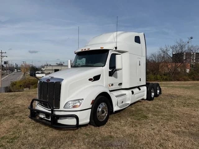 2022 Peterbilt 579 in Nashville, TN — photo 2
