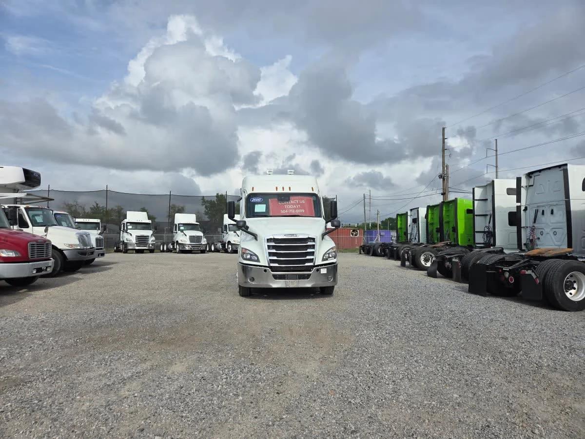 2020 Freightliner Cascadia in St. Rose, LA — photo 2