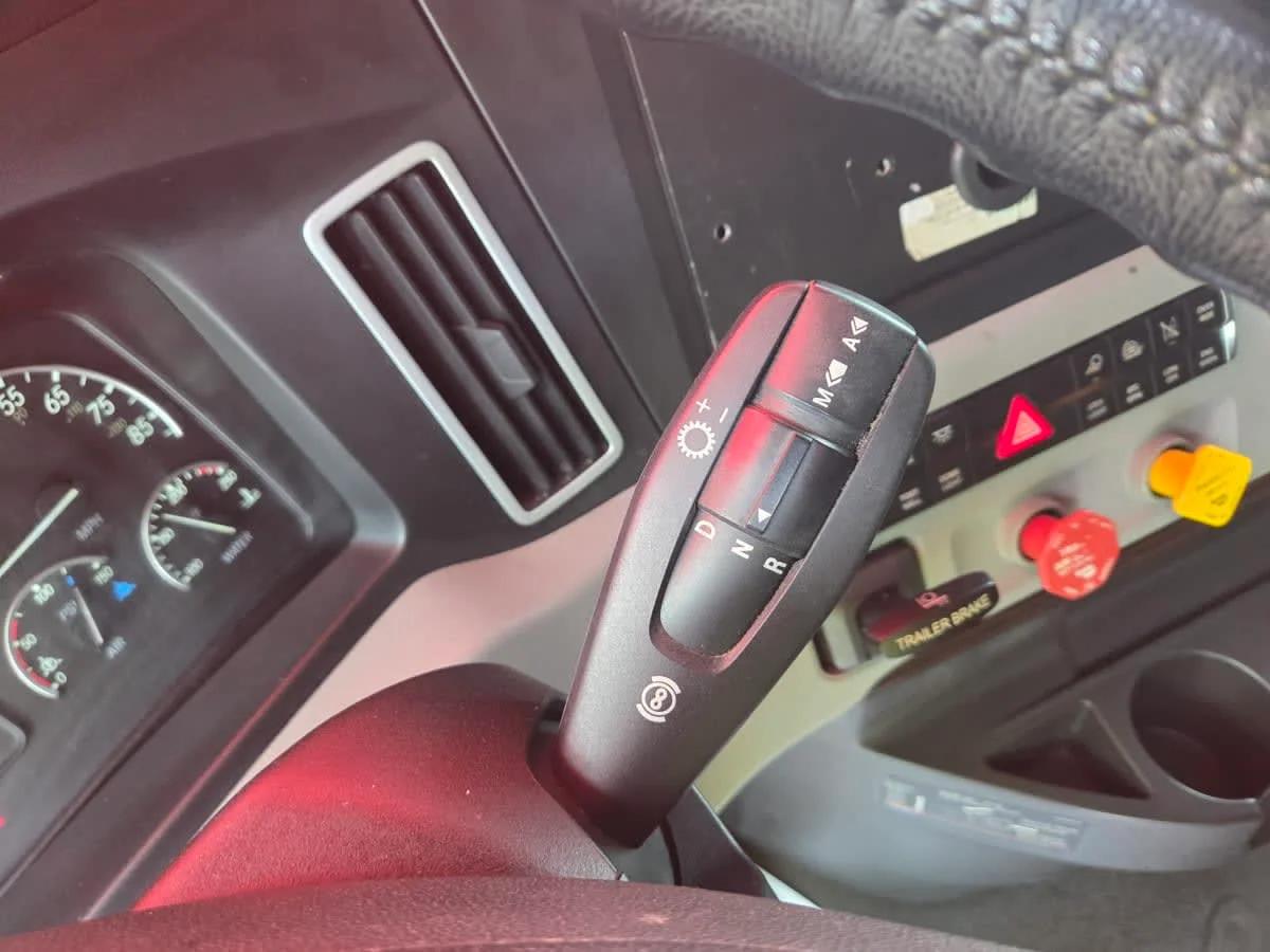2020 Freightliner Cascadia in St. Rose, LA — photo 10